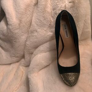 Steve Madden platform pump heels black suede gold Gliter
Toe Size 9